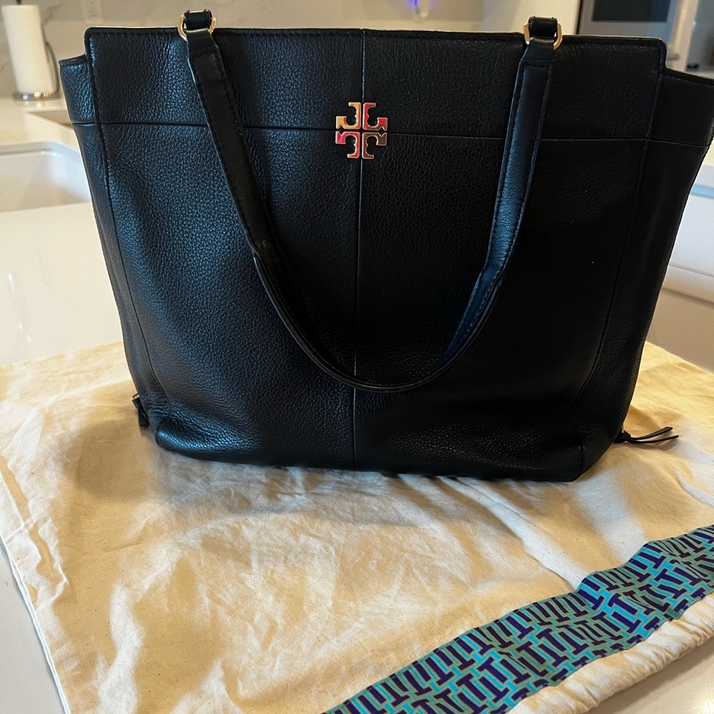 Tory Burch Black Pebbled Leather Ivy Zip Tote - Picture 12 of 16